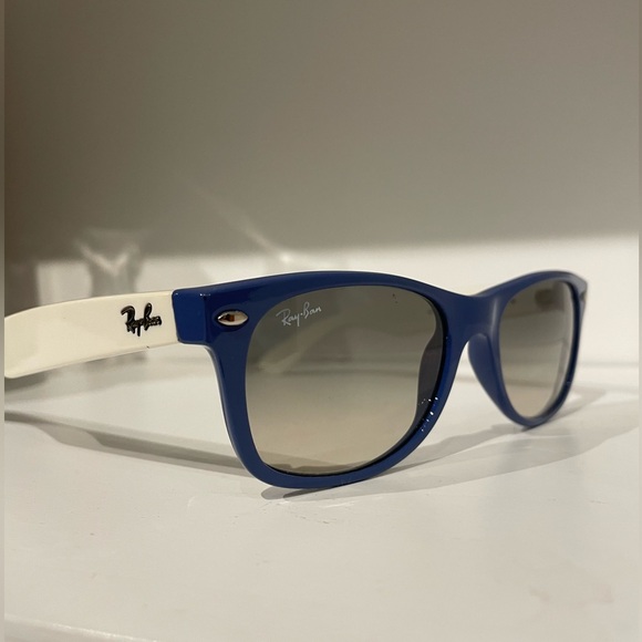 Ray-Ban Wayfarer Rare Y2K - Blue and White - Picture 2 of 8